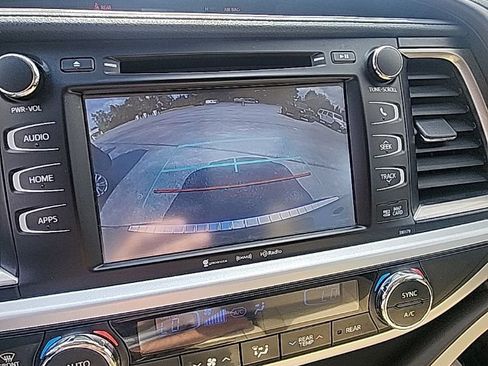 Used 2018 Toyota Highlander XLE AWD/4WD image 24
