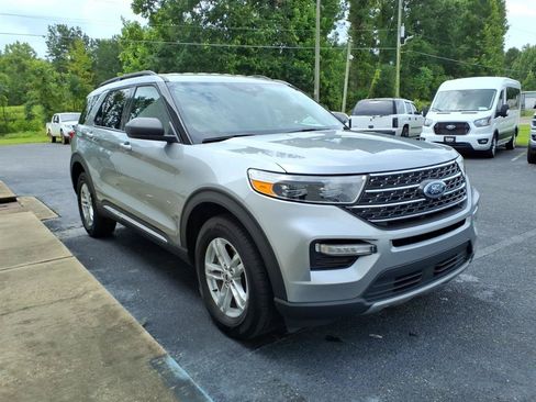 Used 2024 Ford Explorer XLT w/ Equipment Group 202A AWD/4WD image 3