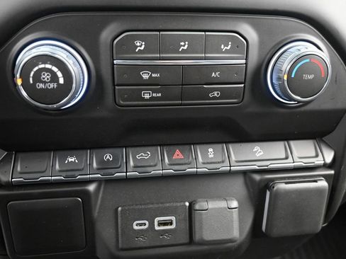 Used 2026 Chevrolet Silverado 1500 Custom Trail Boss AWD/4WD image 15