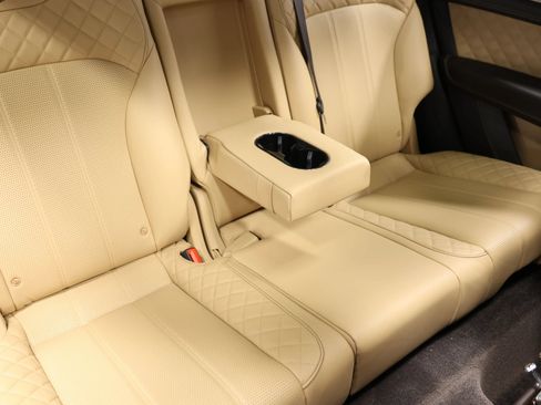 Used 2018 Bentley Bentayga AWD/4WD image 88