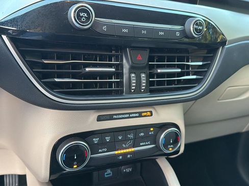 Used 2022 Ford Escape SE w/ SE Sport Appearance Package FWD image 27