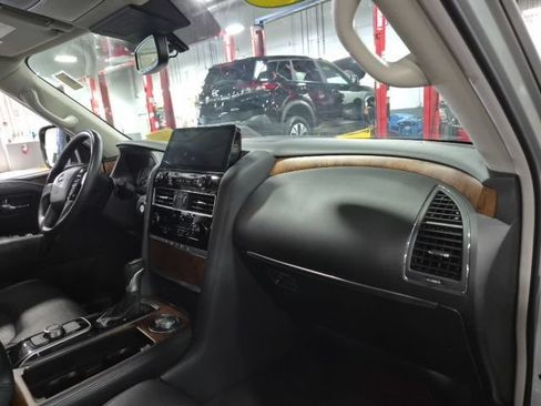 Used 2024 Nissan Armada SL w/ Captain's Chairs Package AWD/4WD image 10
