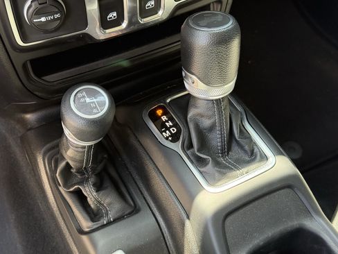Used 2024 Jeep Wrangler Sport AWD/4WD image 23