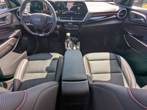 Used 2025 Chevrolet Trax RS w/ Sunroof Package FWD image 29