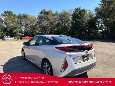 Used 2017 Toyota Prius Prime Premium image 5