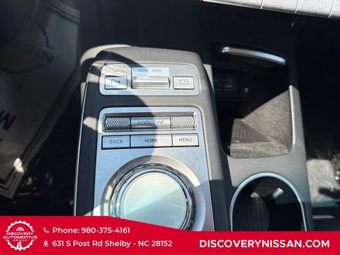Used 2025 Genesis GV70 2.5T AWD/4WD image 22
