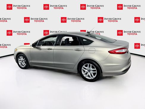 Used 2016 Ford Fusion SE FWD image 7