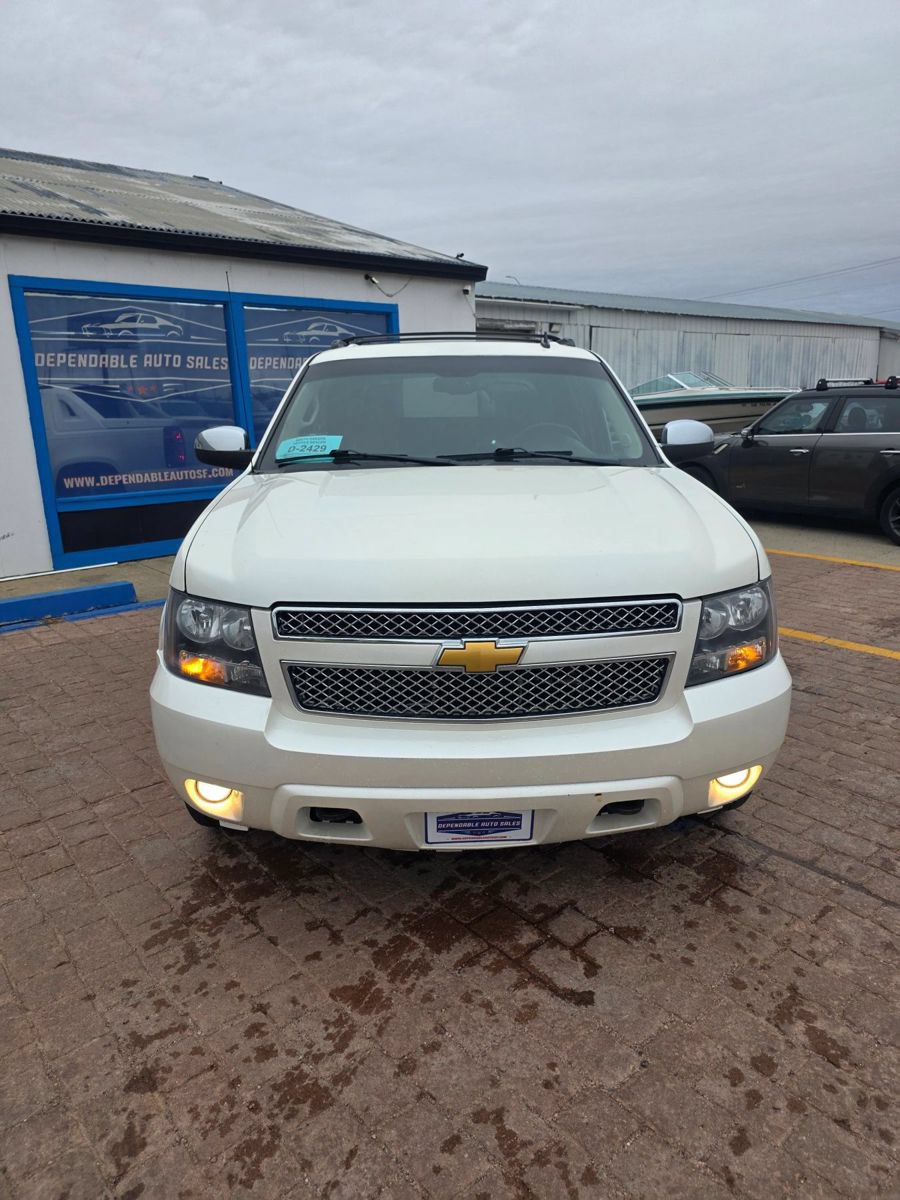 Used 2012 Chevrolet Avalanche LTZ AWD/4WD image 2