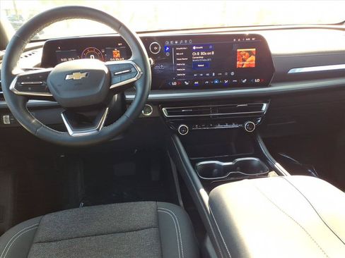 Used 2026 Chevrolet Traverse LT w/ Driver Confidence Package FWD image 9
