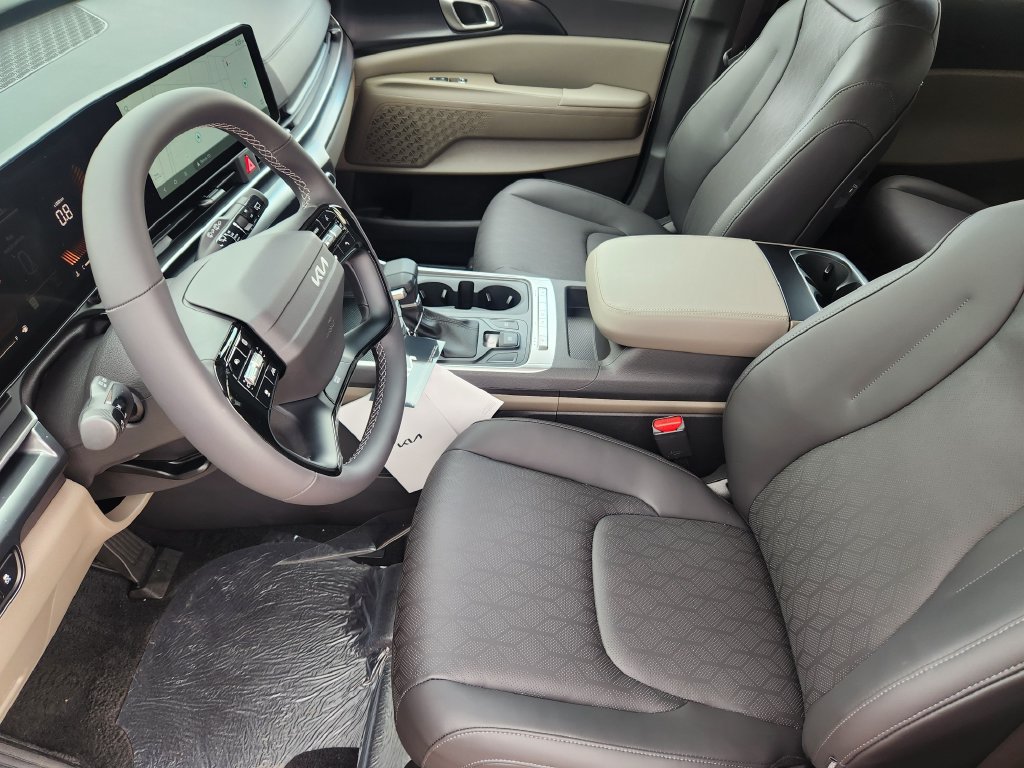 New 2027 Kia Carnival FWD image 6