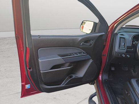 Used 2017 Chevrolet Colorado Z71 AWD/4WD image 9