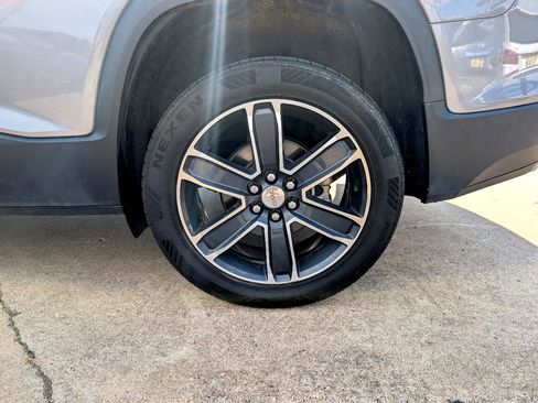 Used 2020 GMC Acadia SLT w/ Premium Package image 9