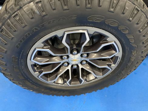 Used 2022 Chevrolet Colorado ZR2 AWD/4WD image 10
