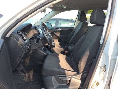 Used 2018 Volkswagen Tiguan Limited w/ Premium Package FWD image 9