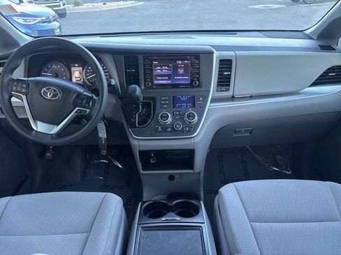 Used 2020 Toyota Sienna LE w/ LE Preferred Package image 15