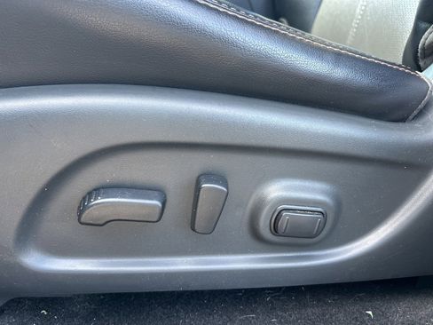 Used 2020 Nissan Pathfinder SL image 17