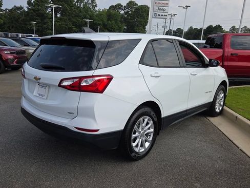 Used 2021 Chevrolet Equinox LS w/ LS Convenience Package AWD/4WD image 12
