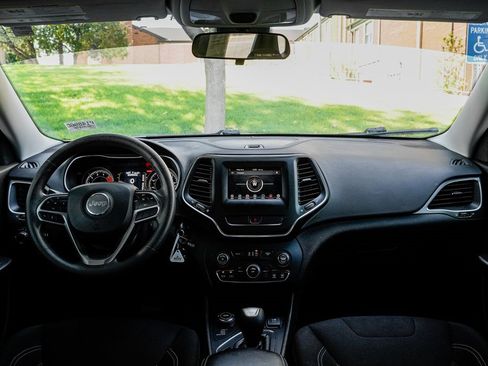 Used 2020 Jeep Cherokee Latitude image 11