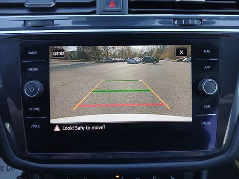 Used 2022 Volkswagen Tiguan SEL R-Line image 21