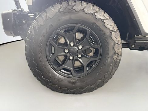 Used 2023 Jeep Wrangler Unlimited Rubicon 4xe AWD/4WD image 32