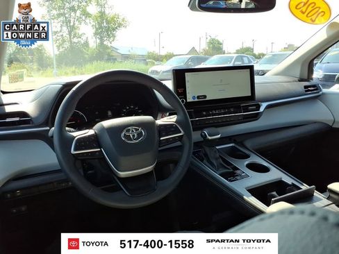 Used 2026 Toyota Sienna XLE FWD image 13