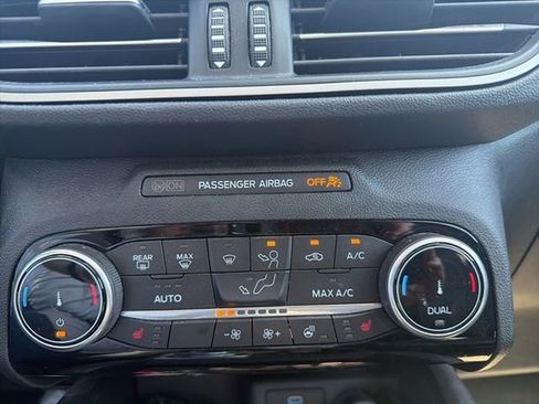 Used 2022 Ford Escape SEL AWD/4WD image 16