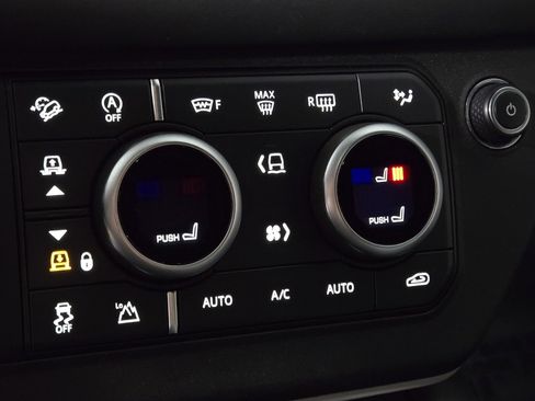 Used 2023 Land Rover Defender 130 X-Dynamic SE image 33