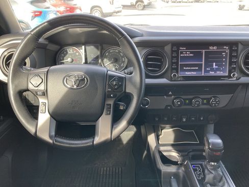 Used 2020 Toyota Tacoma TRD Sport w/ Technology Package image 15