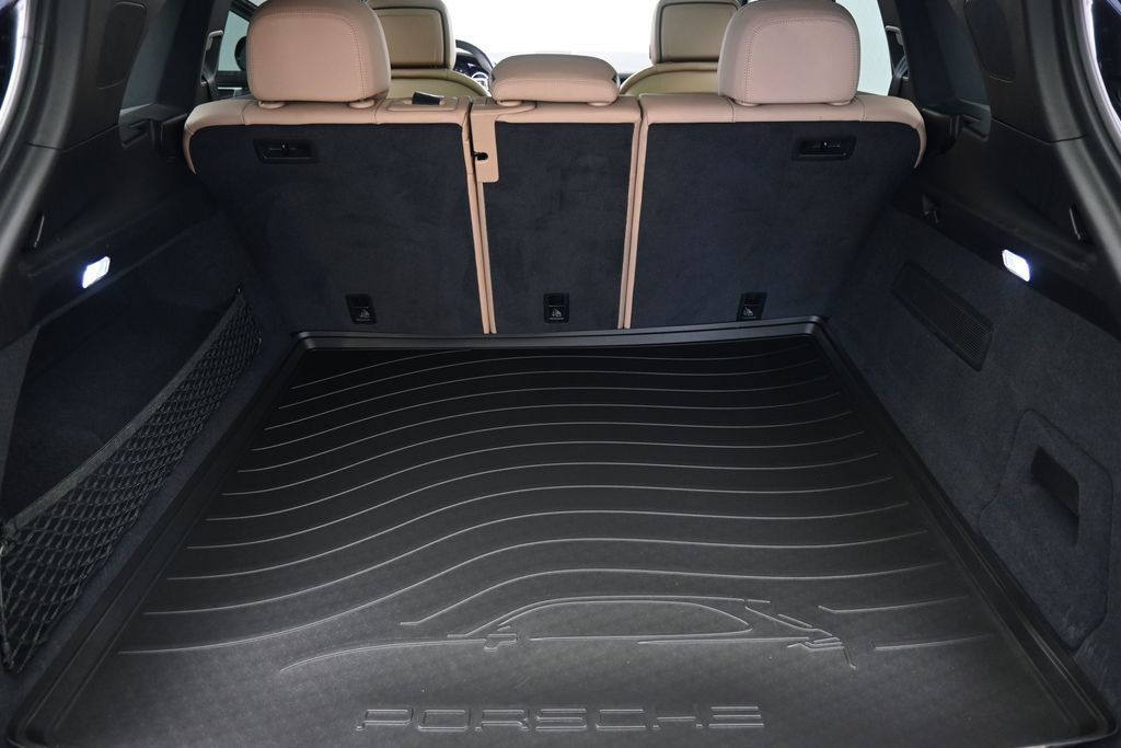 Certified 2022 Porsche Cayenne Platinum Edition AWD/4WD image 30