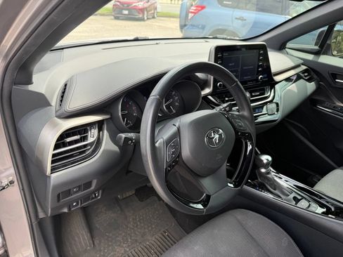 Used 2019 Toyota C-HR XLE FWD image 12