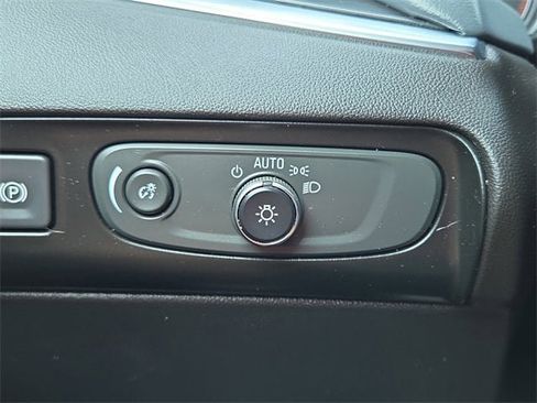 Used 2021 Buick Enclave Essence image 26