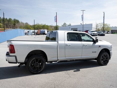 New 2026 RAM 2500 Laramie AWD/4WD image 10