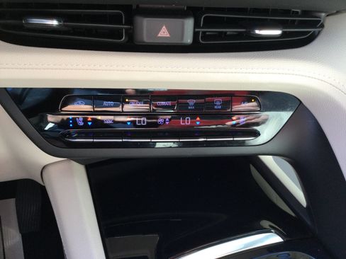 Used 2023 Buick Envision Avenir AWD/4WD image 15