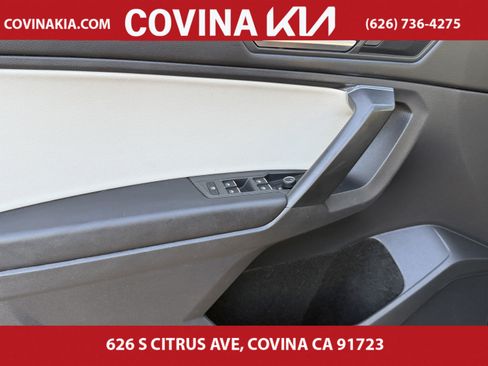 Used 2021 Volkswagen Tiguan SE w/ Panoramic Sunroof Package image 12