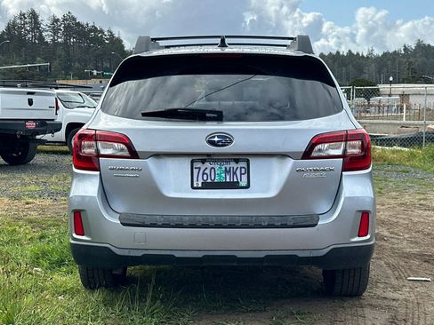 Used 2016 Subaru Outback 2.5i Limited AWD/4WD image 6