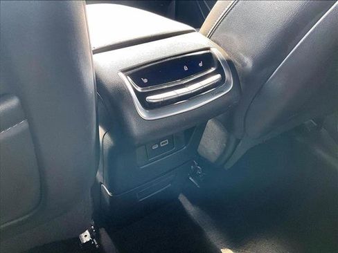 Used 2022 Cadillac XT6 Premium Luxury image 25