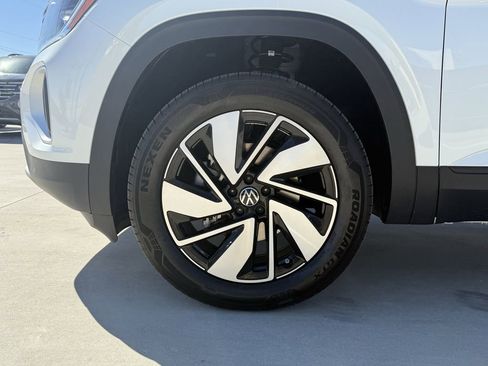 New 2026 Volkswagen Atlas SE image 8