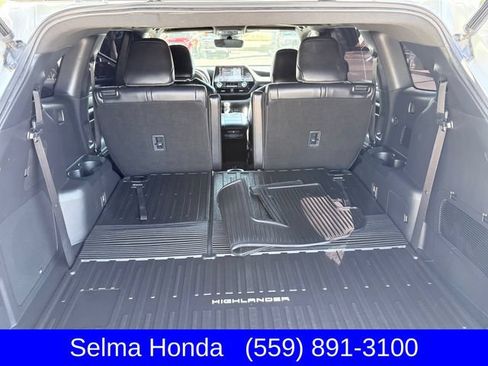 Used 2022 Toyota Highlander XSE AWD/4WD image 29