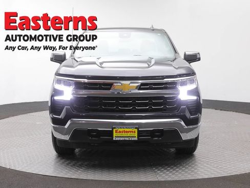 Used 2022 Chevrolet Silverado 1500 LT AWD/4WD image 2