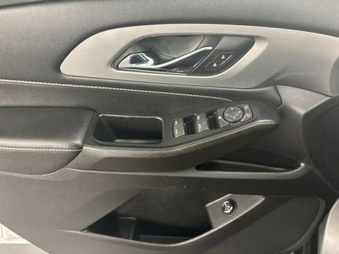 Used 2022 Chevrolet Traverse LT w/ Midnight/Sport Edition FWD image 25
