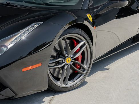 Used 2018 Ferrari 488 GTB RWD image 24