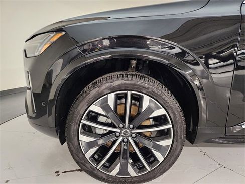 Used 2025 Volvo XC90 B5 Plus image 11