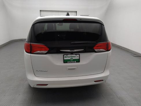 Used 2023 Chrysler Voyager LX FWD image 6
