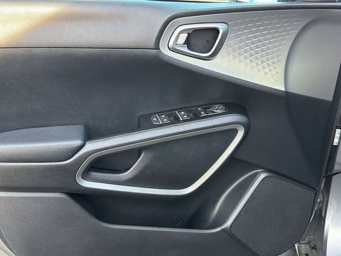 Used 2023 Kia Soul LX w/ LX Technology Package image 23
