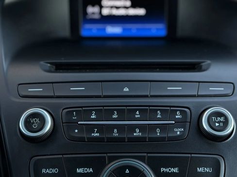 Used 2016 Ford Focus SE w/ SE Cold Weather Package image 29