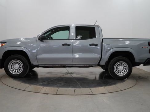 Used 2025 Chevrolet Colorado W/T AWD/4WD image 4