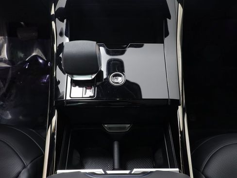 Used 2025 Land Rover Range Rover Sport SE image 12