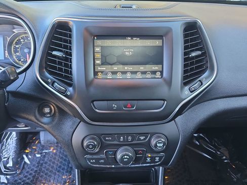 Used 2020 Jeep Cherokee Latitude Plus w/ Cold Weather Group image 14