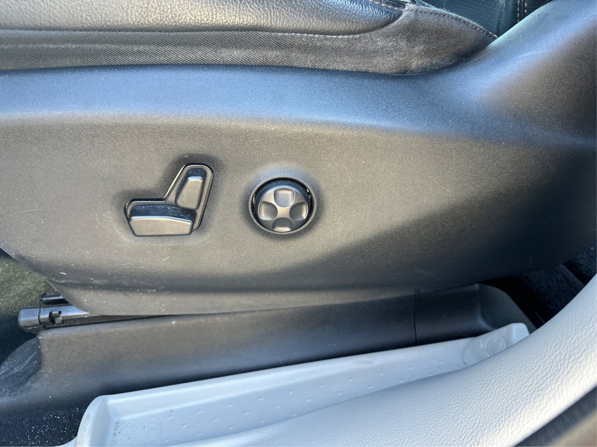 Used 2018 Chrysler Pacifica Touring-L Plus FWD image 40