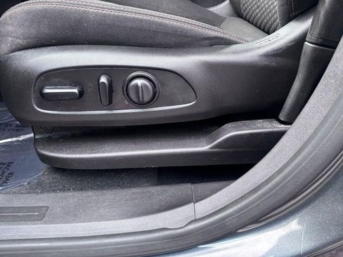 Used 2021 GMC Terrain SLE w/ Driver Convenience Package image 11